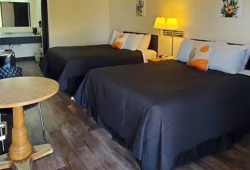 מוטל Cactus Inn & Suites