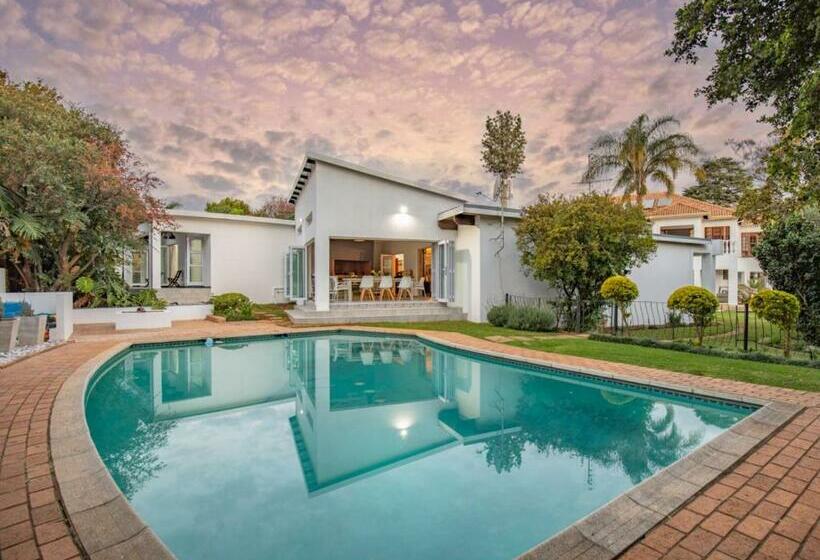 پانسیون Kelkiewyn Waterkloof Guesthouse