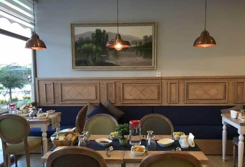 هتل Westport Istanbul Resort & Spa