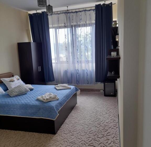 پانسیون Casa Adrian