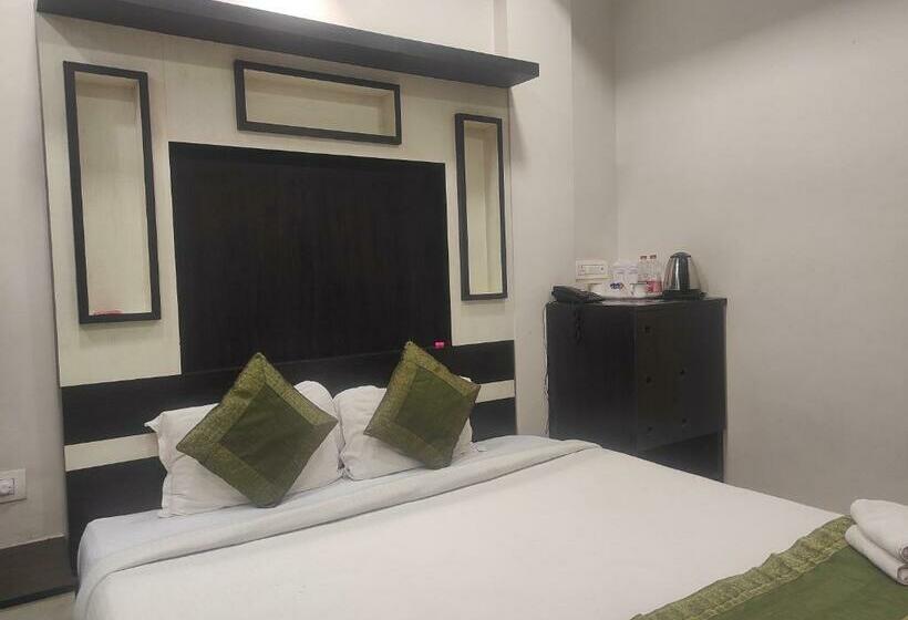 هتل Rudraksh  Near Vip Airport Guwahati