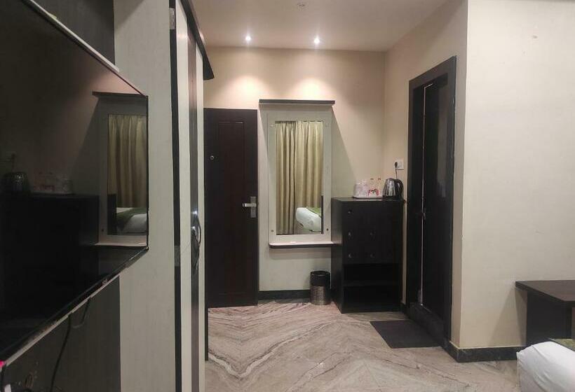 هتل Rudraksh  Near Vip Airport Guwahati