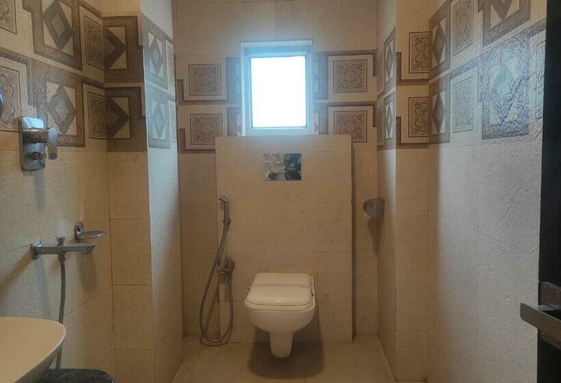 هتل Rudraksh  Near Vip Airport Guwahati
