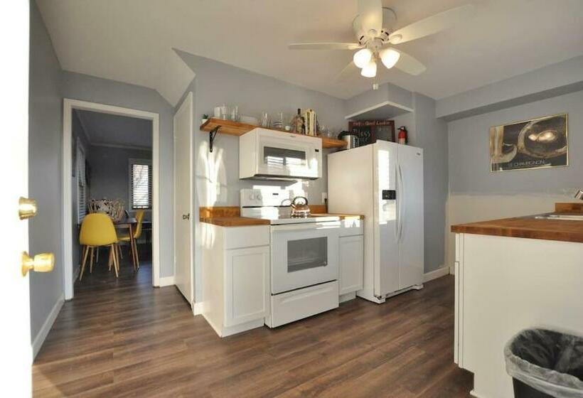 Housepitality   The Sunset House