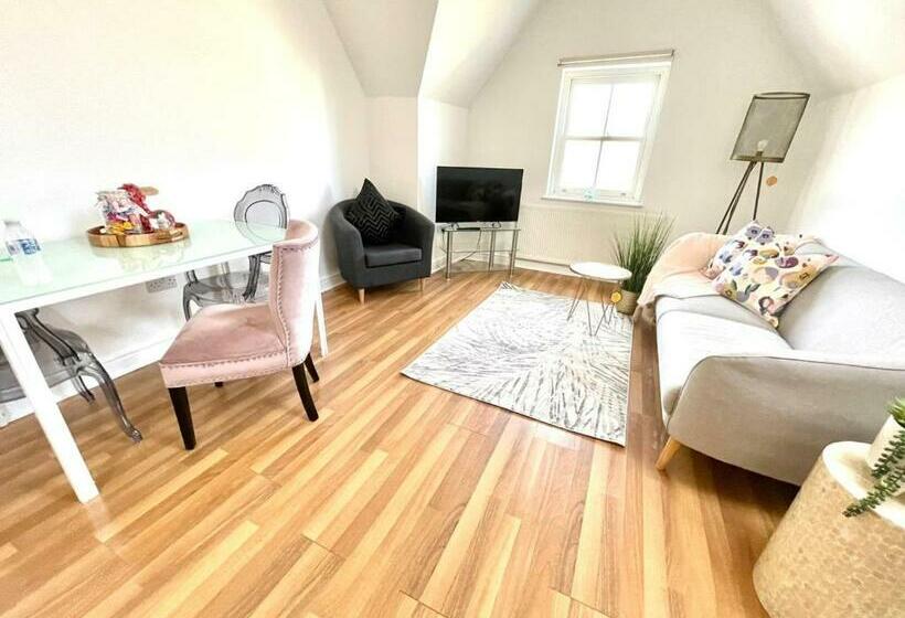 Koala & Tree   Exceptional 1 Bed Apartment For 2 Guests   Lets & Serviced Accommodation Cambridge