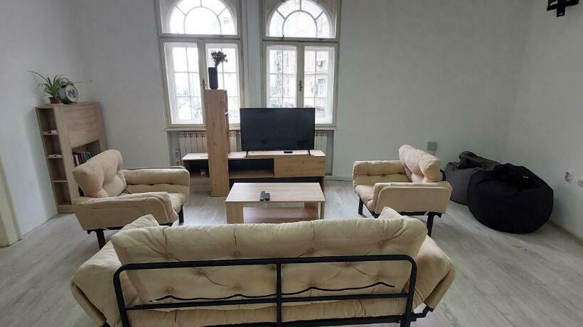 هاستل Belgrade Backpackers Home
