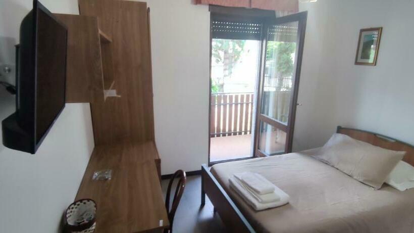 ホテル Albergo Meublé Aurora