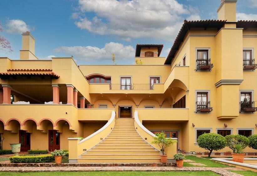 هتل Castello Di Monte
