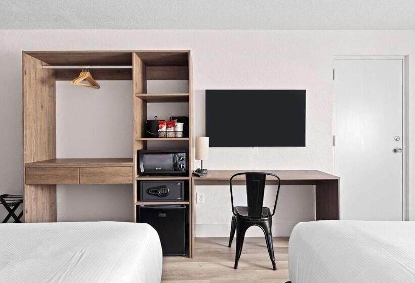 Отель Developer Inn Highway, A Howard Johnson By Wyndham
