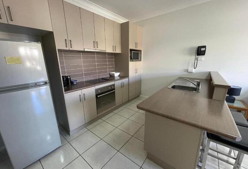 فندق Emerald Inn By Travellers