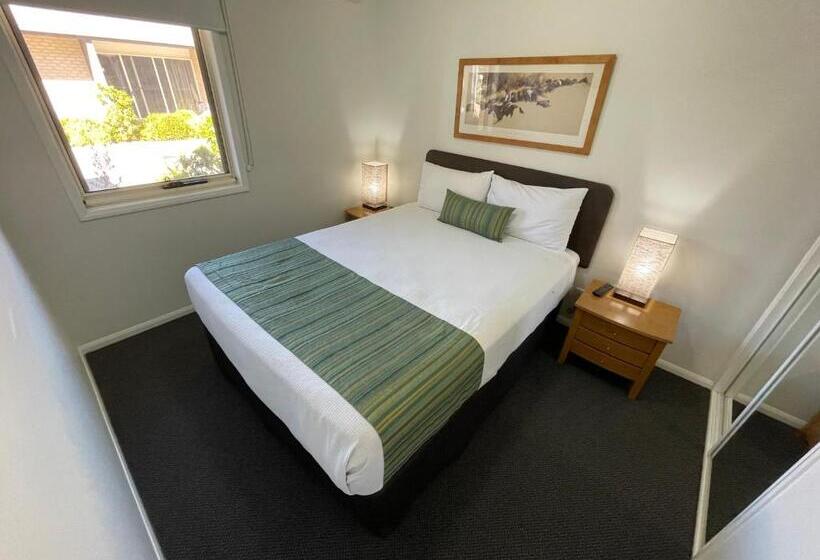 فندق Emerald Inn By Travellers