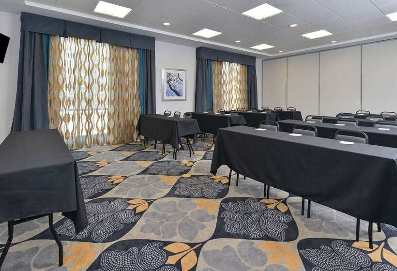 هتل Hampton Inn & Suites Des Moines Downtown