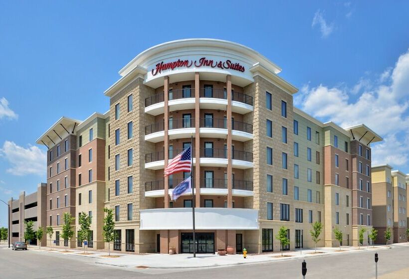 هتل Hampton Inn & Suites Des Moines Downtown