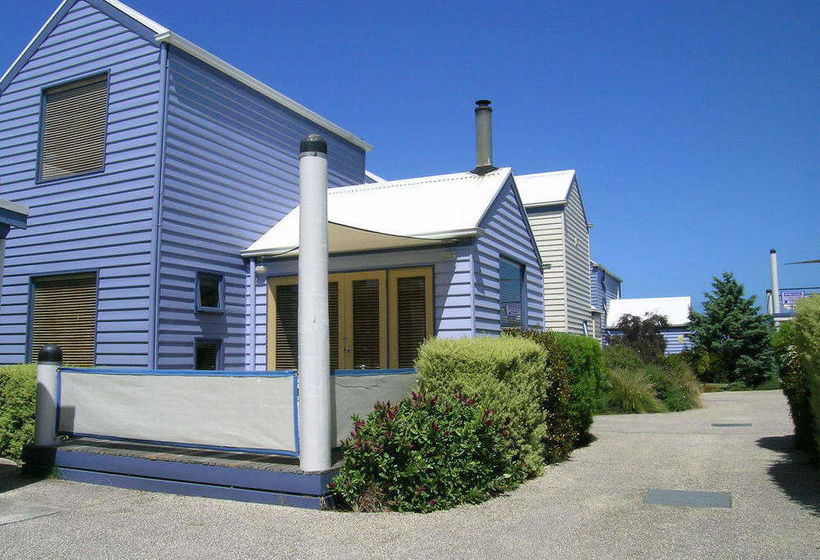 Hotel Rayville Boat Houses