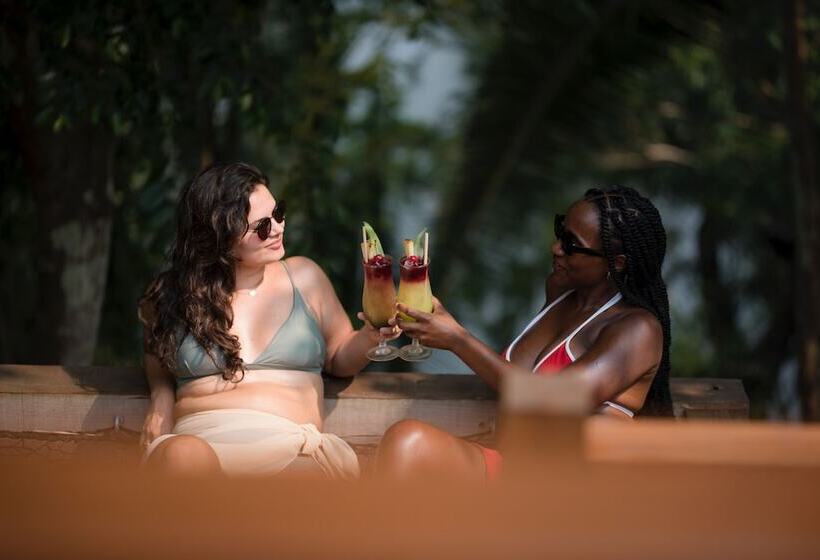 בית מלון כפרי Sweet Songs Jungle Lodge, A Muy’ono Resort