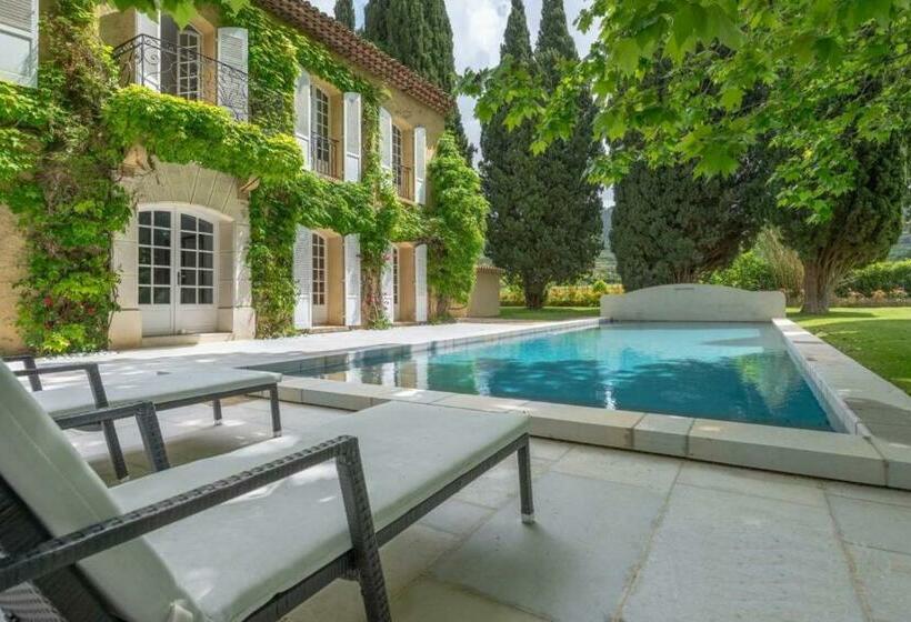 تختخواب و صبحانه Bastide De Gueissard