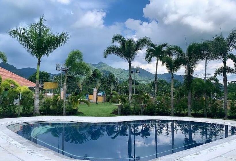 هتل 3 Peaks Resort & Boutique