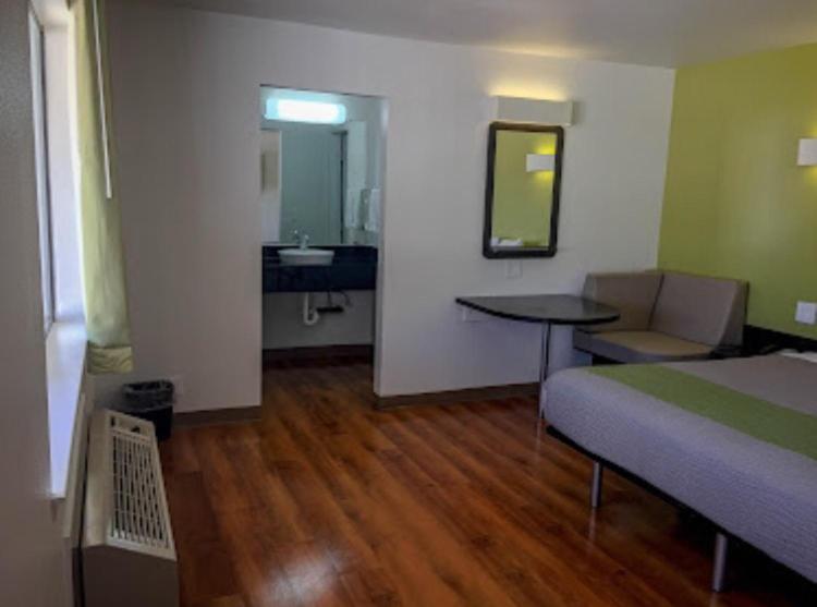 בית מלון כפרי American Inn