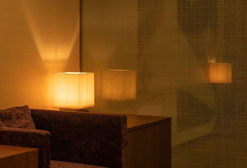 هتل کپسول First Cabin Haneda Terminal 1