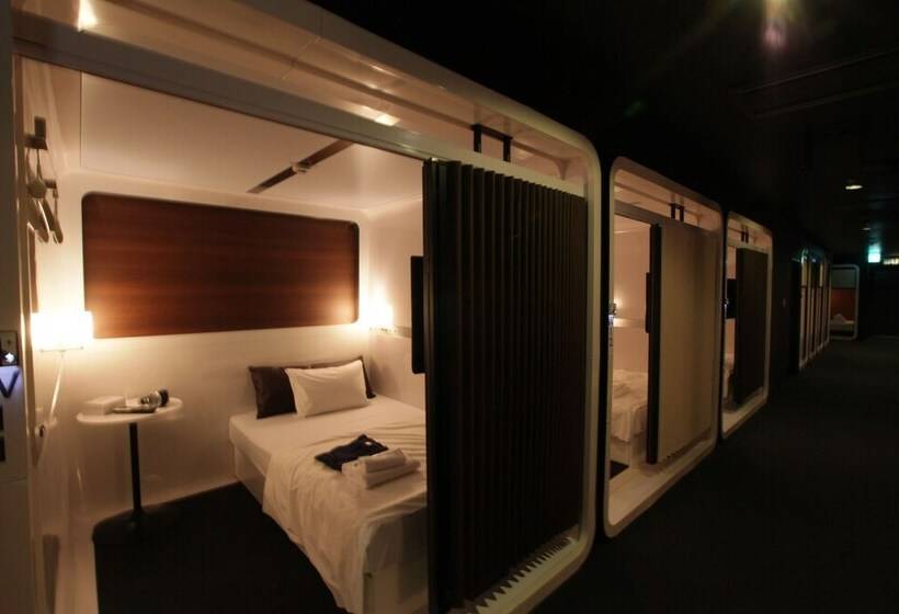 هتل کپسول First Cabin Haneda Terminal 1