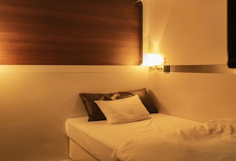 هتل کپسول First Cabin Haneda Terminal 1