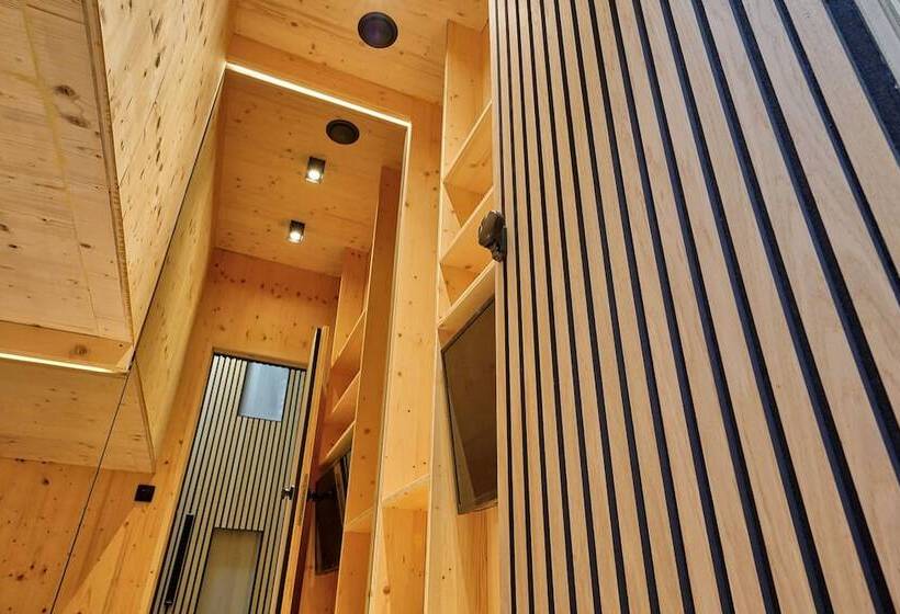هتل کپسول Ljubljana Capsule Hostel