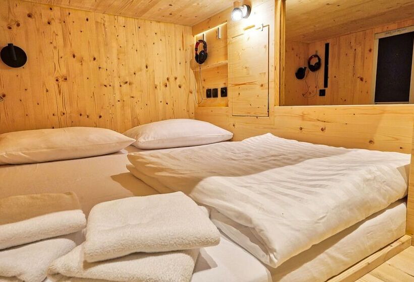 هتل کپسول Ljubljana Capsule Hostel