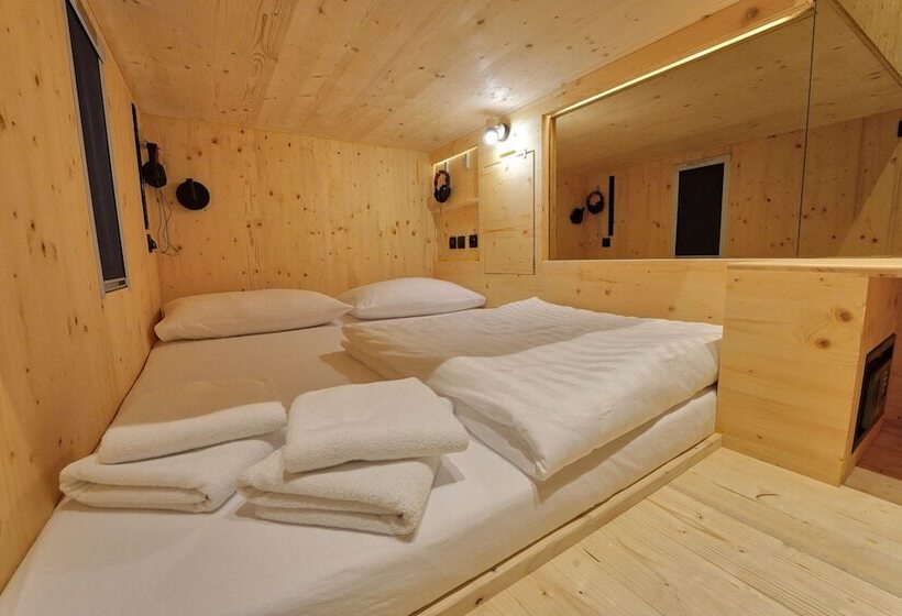 هتل کپسول Ljubljana Capsule Hostel