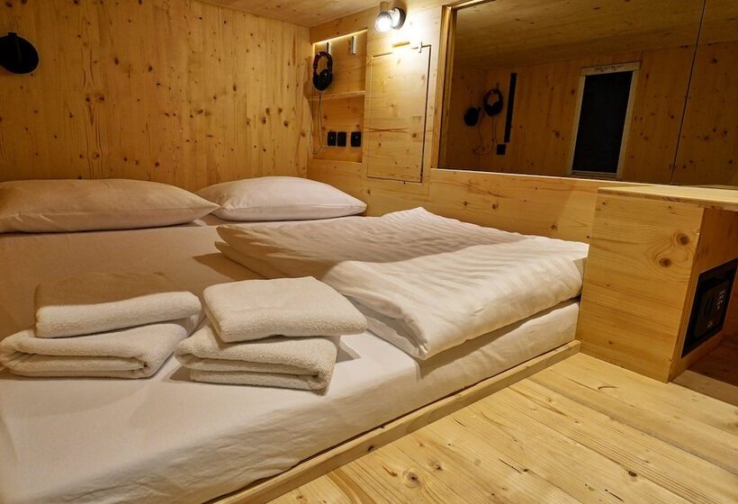 هتل کپسول Ljubljana Capsule Hostel