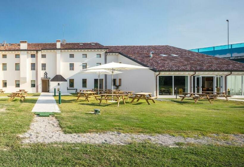 Nomad Hostel