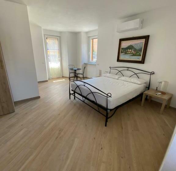 بنسيون Around Lago Maggiore Rooms