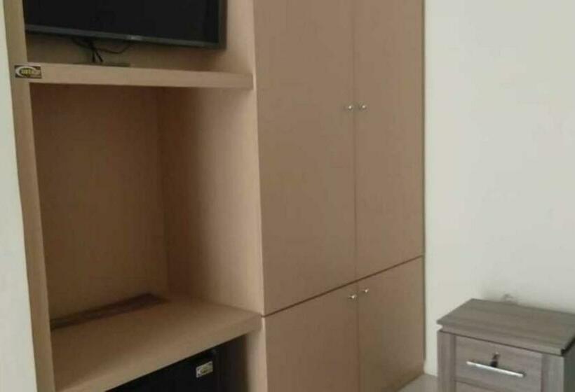 هتل Bang Alief Property Near Taman Tajamara Sumenep Mitra Reddoorz