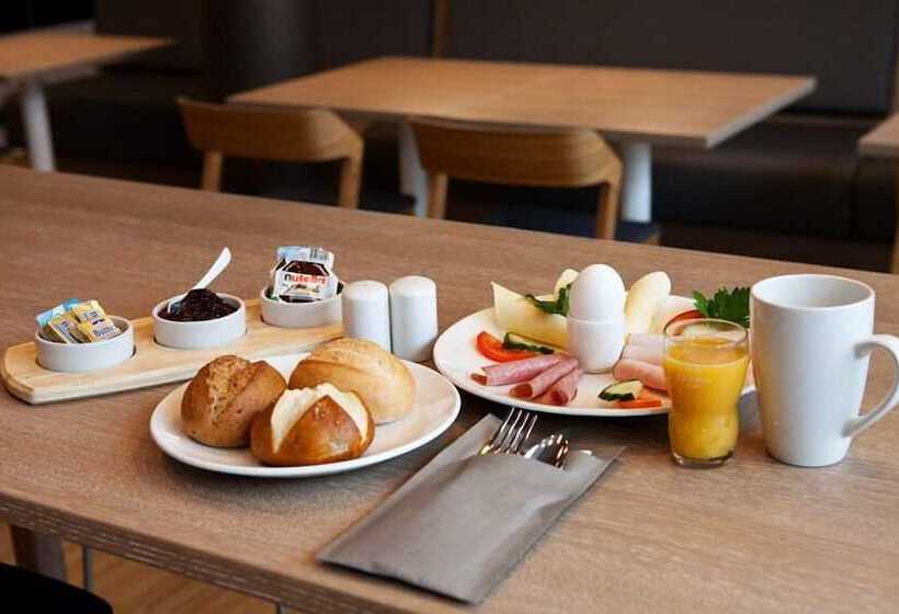هتل Holiday Inn Express Dusseldorf Airport