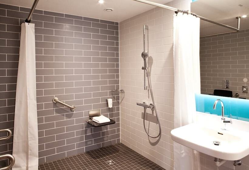 هتل Holiday Inn Express Dusseldorf Airport