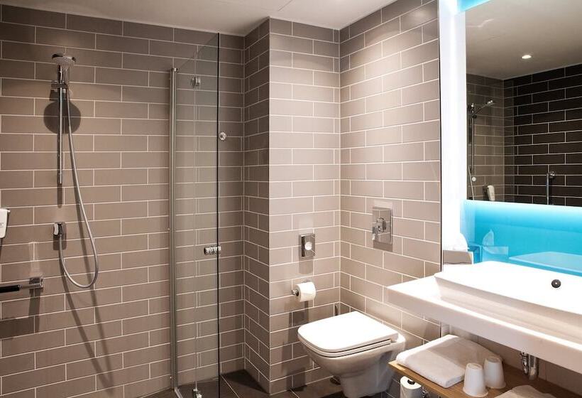 هتل Holiday Inn Express Dusseldorf Airport