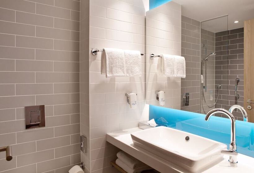 هتل Holiday Inn Express Dusseldorf Airport