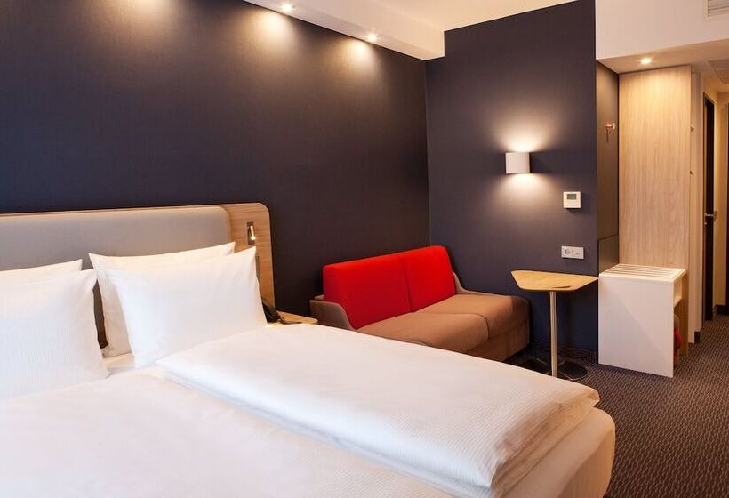 هتل Holiday Inn Express Dusseldorf Airport