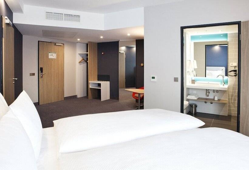 هتل Holiday Inn Express Dusseldorf Airport
