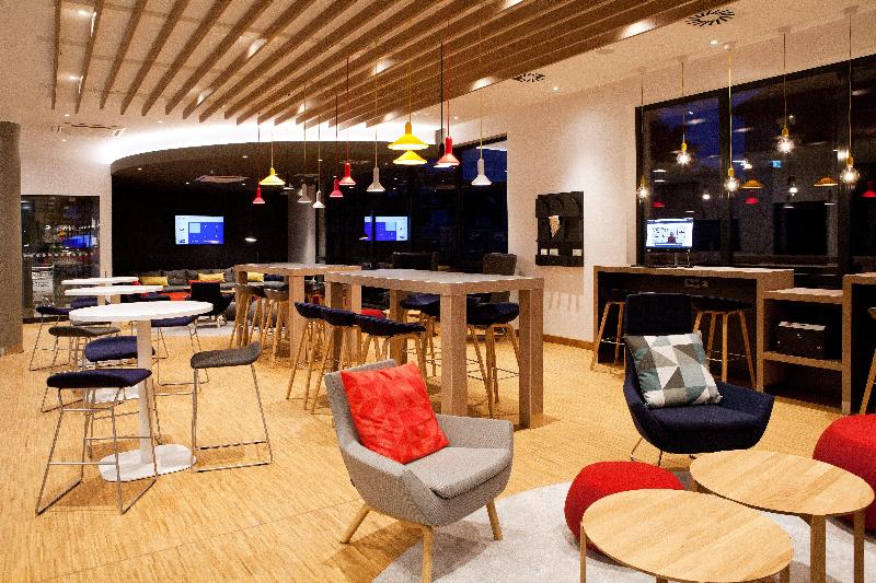 هتل Holiday Inn Express Dusseldorf Airport