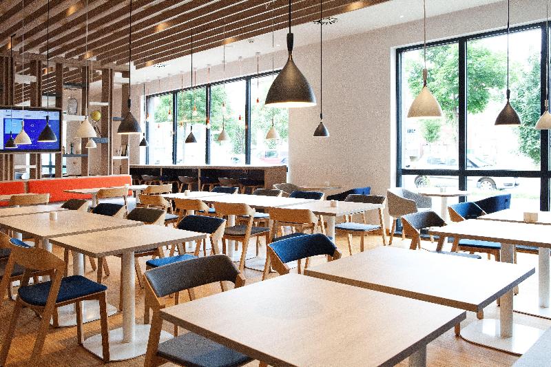 هتل Holiday Inn Express Dusseldorf Airport
