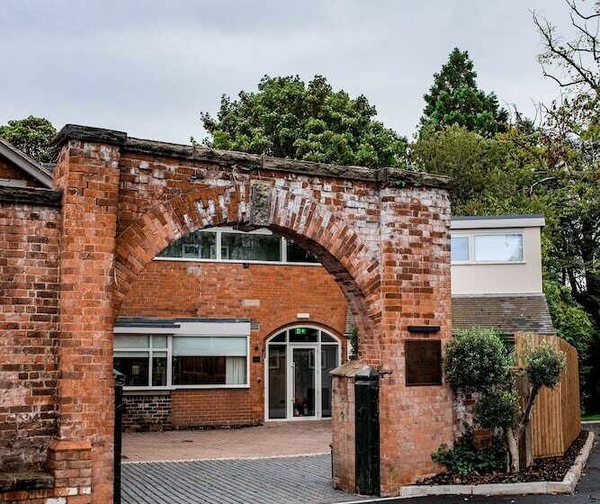 هتل Stables Ashbourne