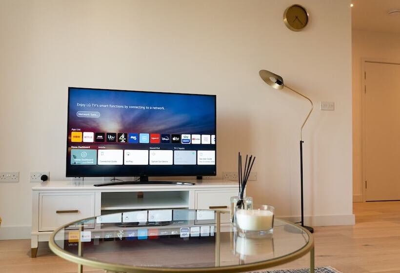 Royal Wharf   1 Bed   Balcony   River & City View