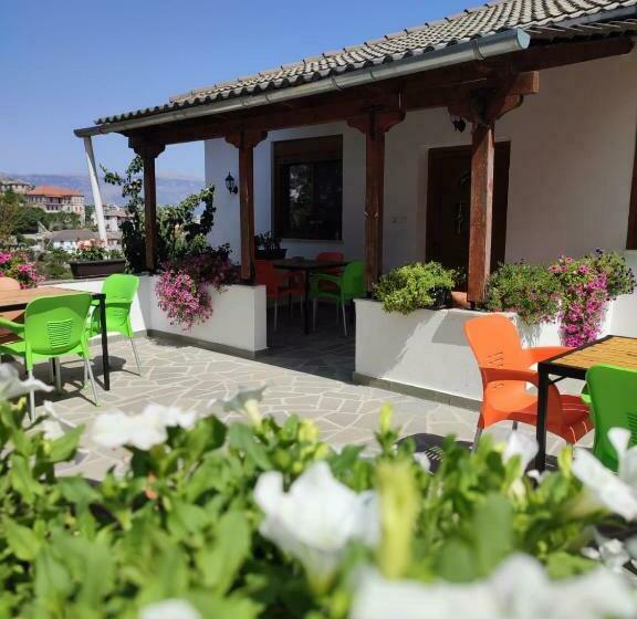 فندق صغير B Vishe Guest House