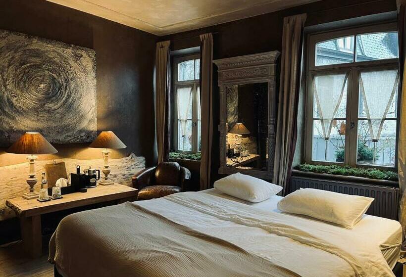 تختخواب و صبحانه édouard Garden Café Guest Room