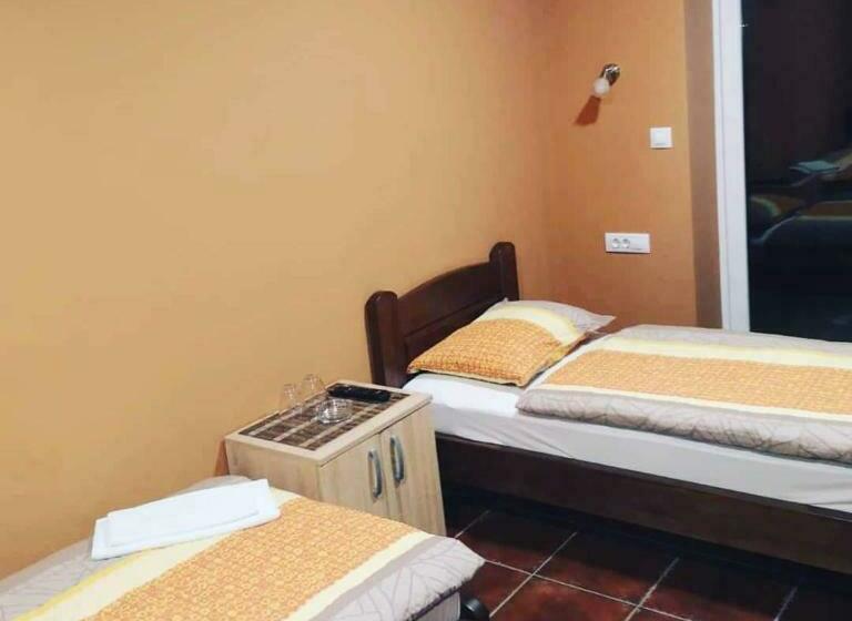 تختخواب و صبحانه Letnjikovac Rooms