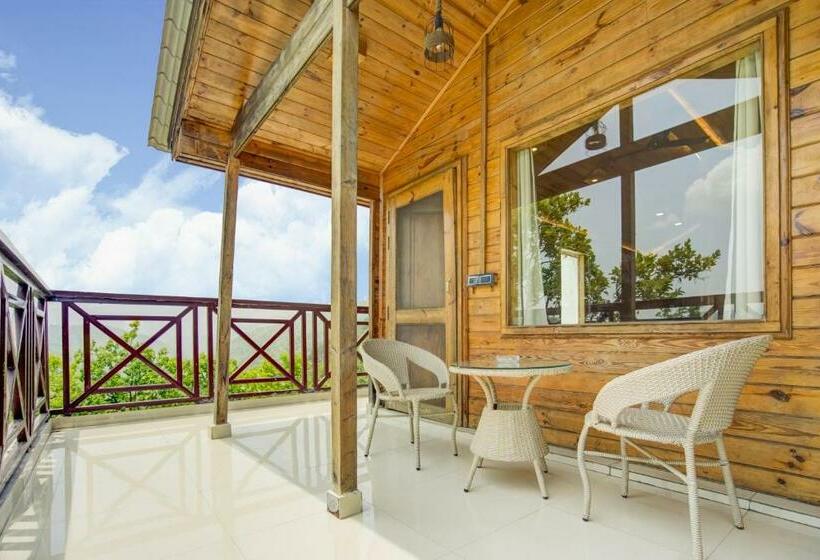هتل Summit Jungle Resort