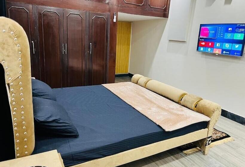 تختخواب و صبحانه The Comfort Lodge