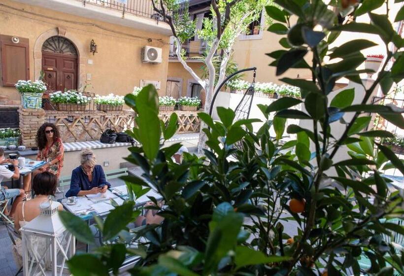 تختخواب و صبحانه Villa D Orville Luxury Suites Taormina