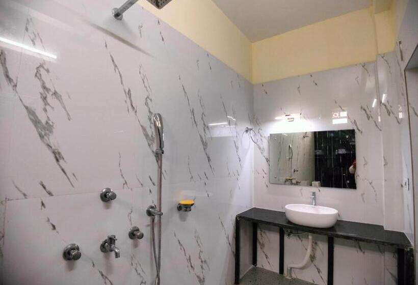 فندق Hindusthan Inn On Beach