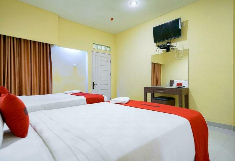 فندق Reddoorz Plus @ Jalan Fl Lumban Tobing Sibolga